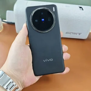 Used Vivo X200 5G, 6.67-inch AMOLED, 12GB/512GB – Cosmos Black – 5G Flagship Smartphone