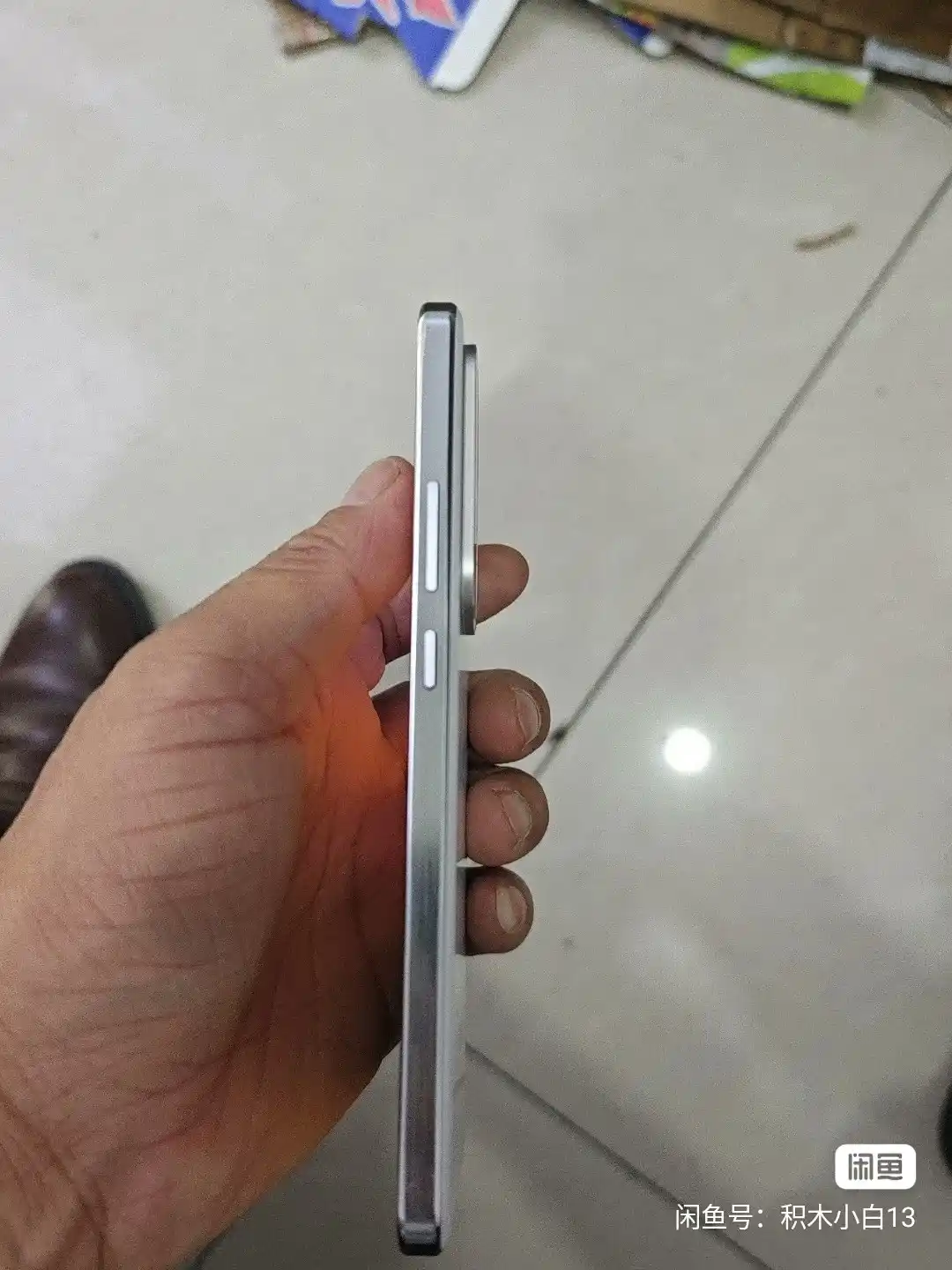 Used Vivo iQOO Neo 10 Pro, 6.78-inch AMOLED, 16GB/1TB – Silver – 5G Flagship Gaming Smartphone - Image 4