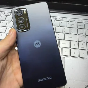 Used Motorola Edge 30 | 6.5-inch pOLED, 6GB/128GB – Meteor Grey – 5G Smartphone